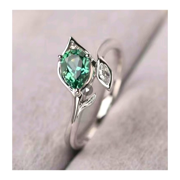 Jewelry - SILVER PLATE GREEN ZIRCON RING